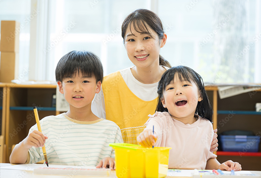 子どもたちが楽しく学ぶ様子